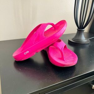 Women’s OOFOS size 7